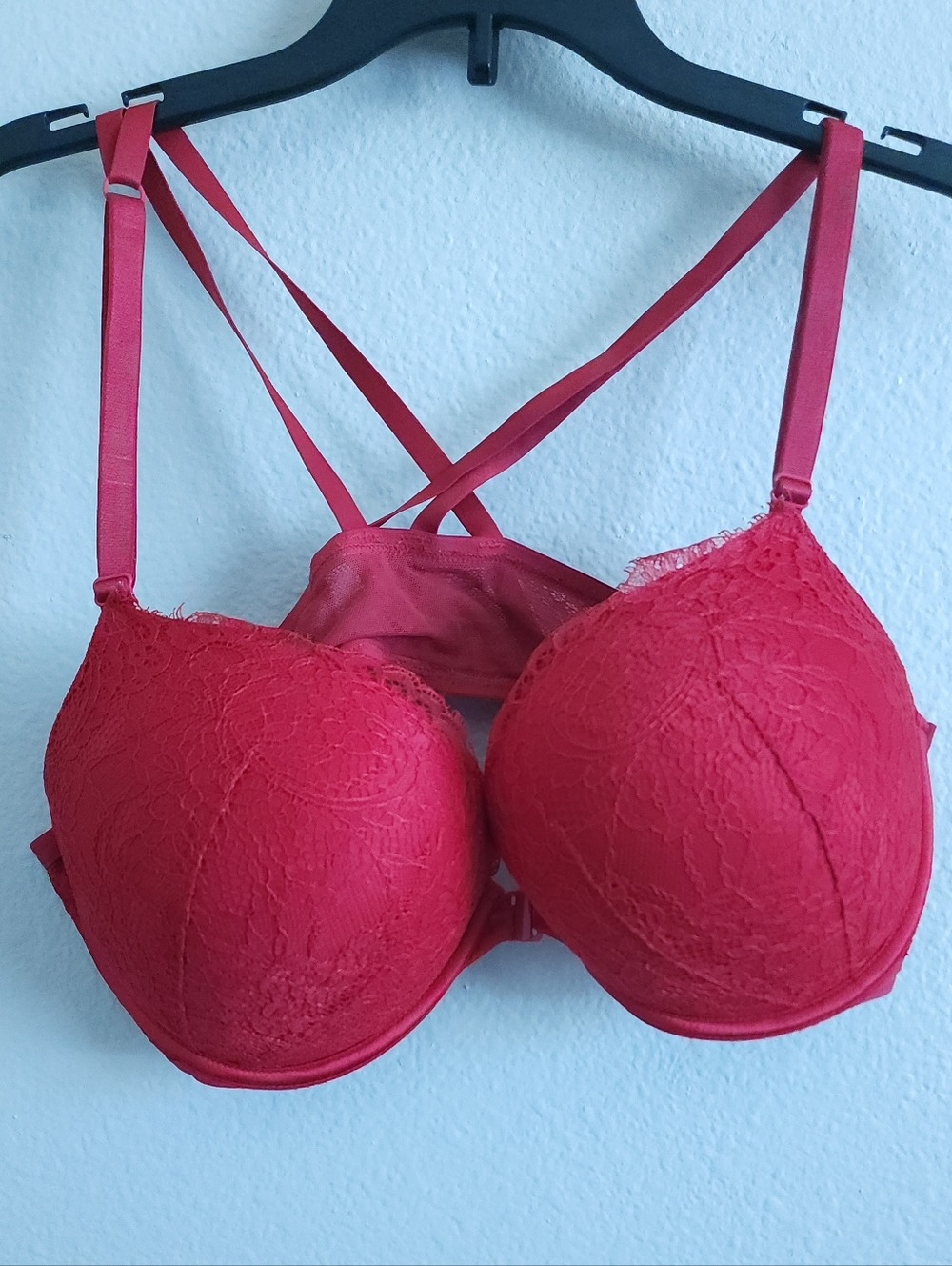 Victoria's Secret Bombshell Plunge Front-Close Lace Bra Red 38C